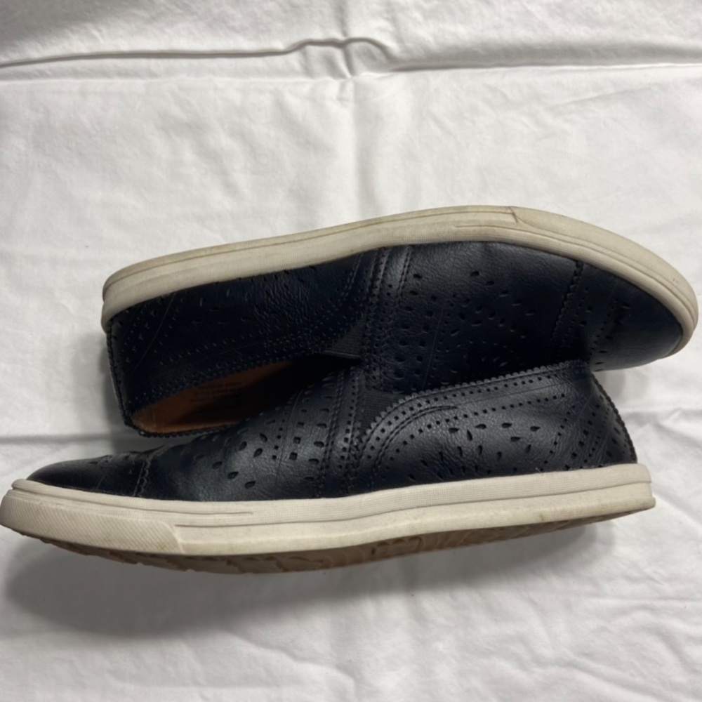 American Rag Shoes - Picture 2 of 4